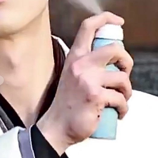我觉得很像是被蜜蜂或是什么虫子蛰了感觉手有一块都是肿的 一个大包 