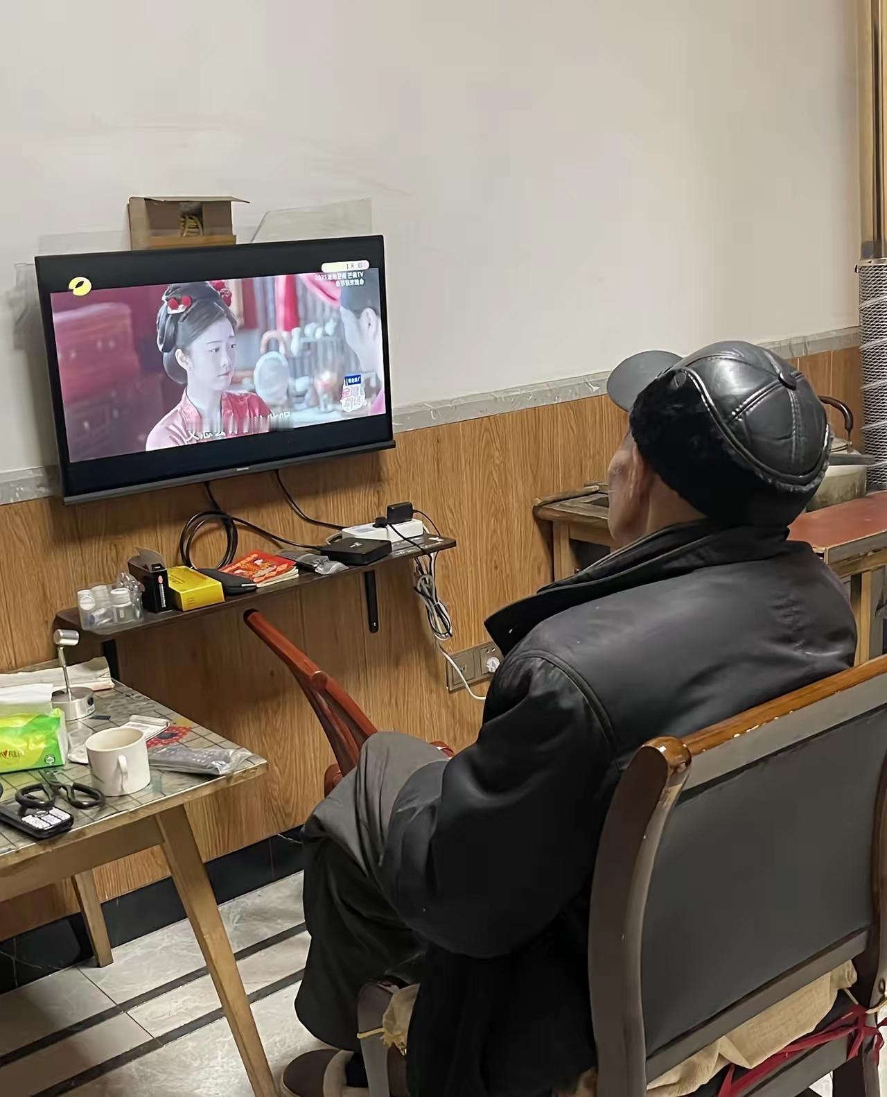 爷爷们的通病吧？
疼孙子能疼到让人不可思议，要啥一句话，吃啥就一声，没有考虑的余