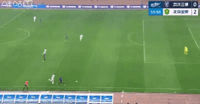 武汉三镇vs北京国安武汉三镇门将失误，国安客场2比0领先。 
