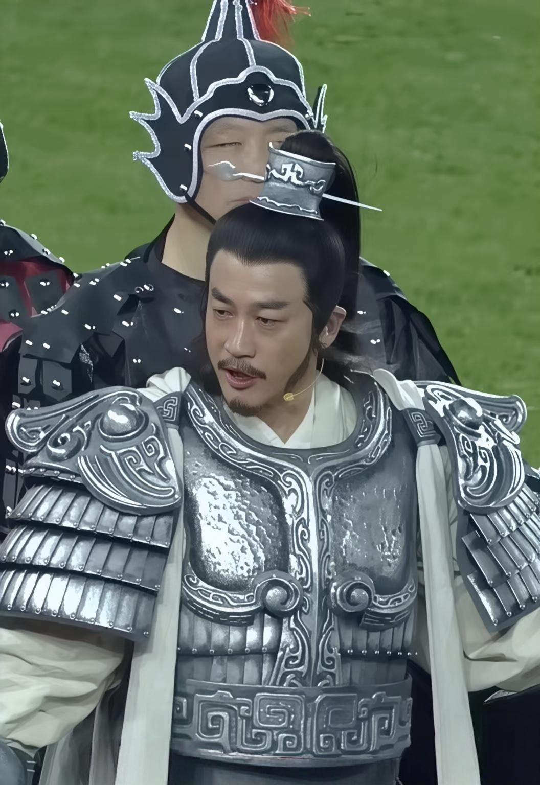 别在纠结何润东有没有骑马了，
其实说白了，
重要的不是骑马，也不是何润东，而是西