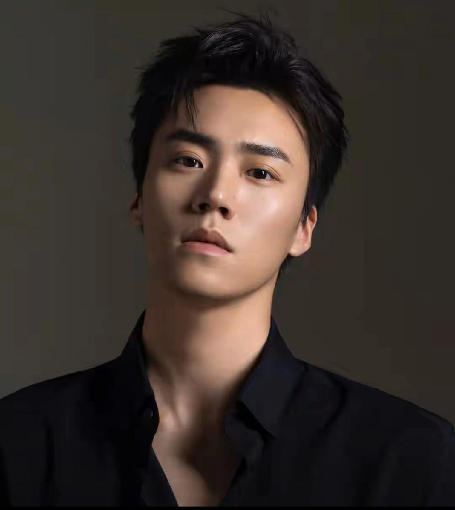 南艺校草蔡欣洋：演戏6年不温不火，转战短剧逆袭成顶流
 
      谁能想到，