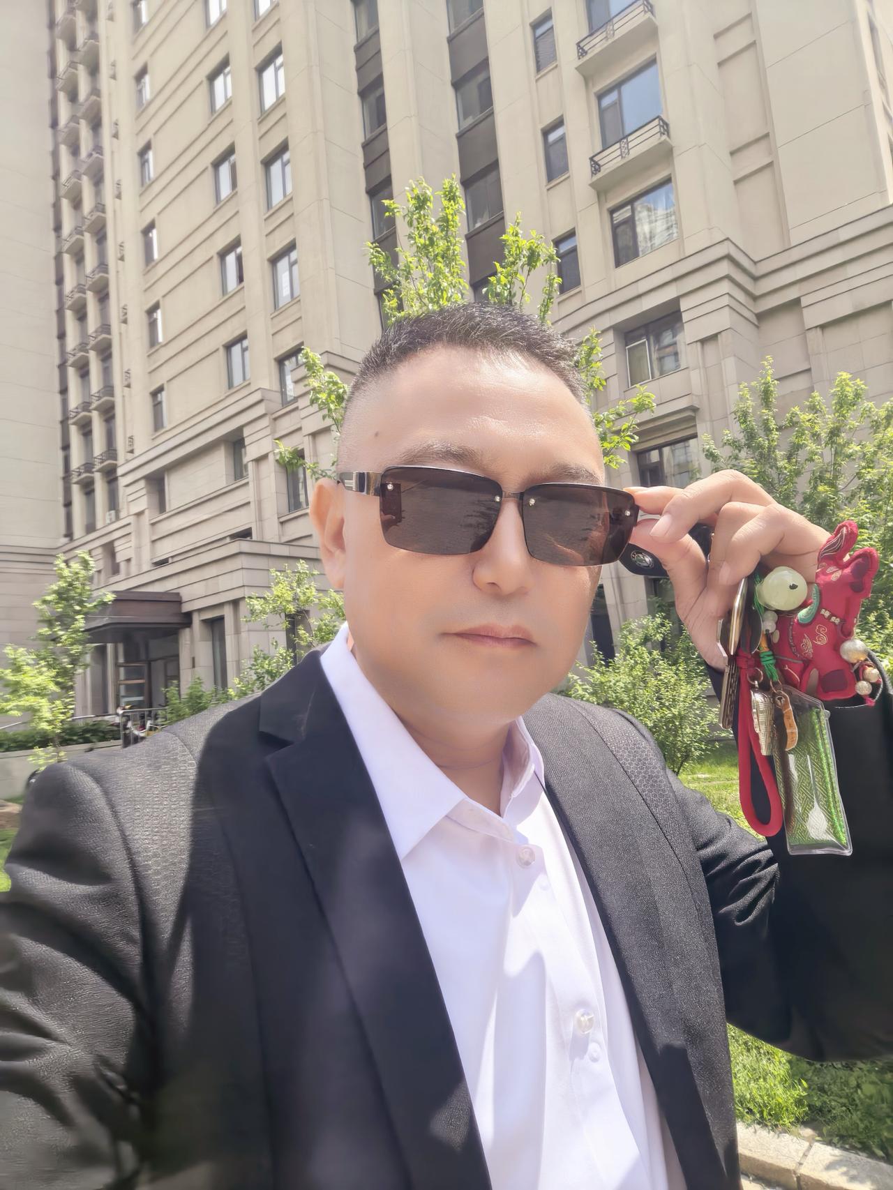 饭桌上的九种人：
1、一请就来：老实人[快哭了]
2、三请才来：爱装蒜[震惊]