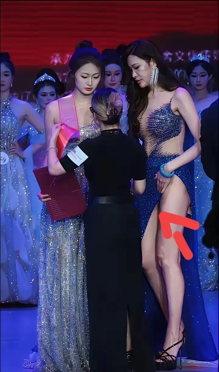 要不，就大大方方，要不，就别穿，这般遮遮掩掩，会给人一种“欲迎还拒”“欲擒故纵”