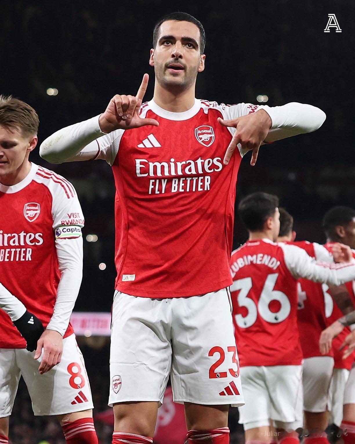 梅里诺何时才能不再被视为"临时中锋"，而真正被认可为一名中锋？

英超联赛第14