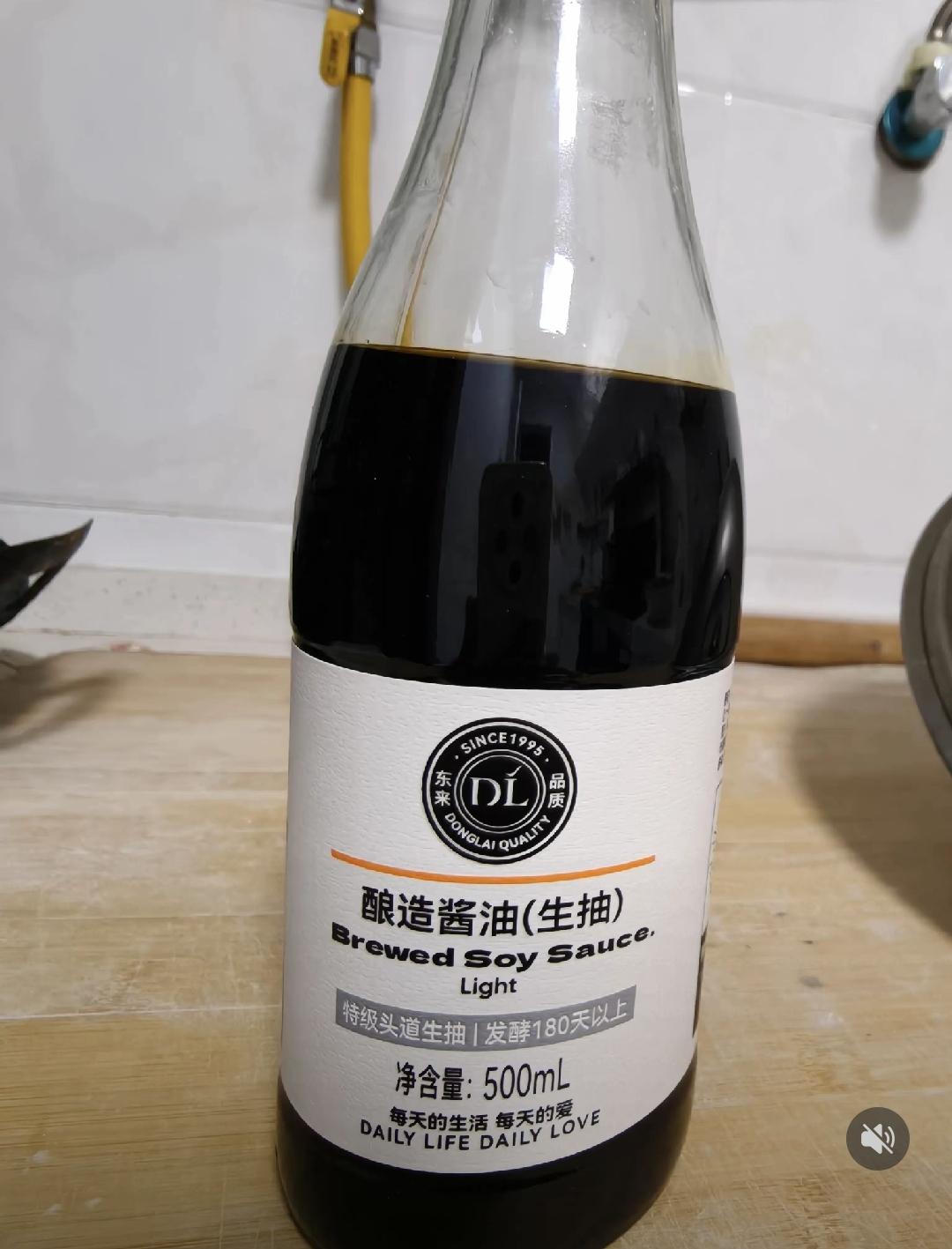 今天路过小区超市，看到货架上有胖东来牌酱油，包装挺好看的，想着应该没问题，就买了