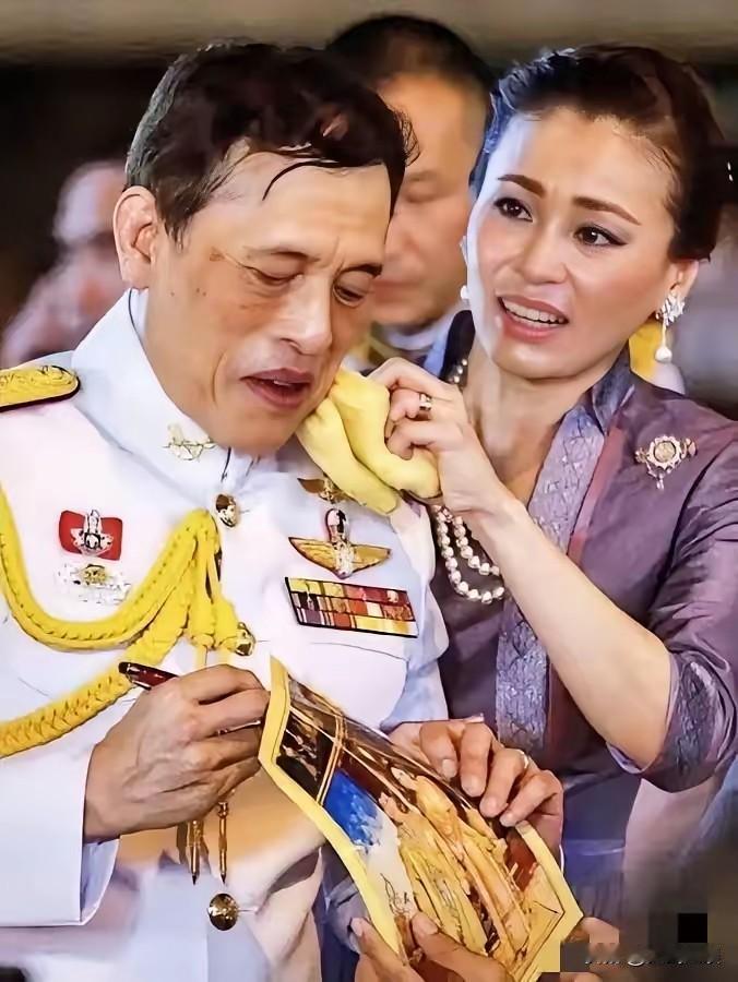 泰国国王来访问，
我专门去查了一下，
万万没想到，我查到一个有意思的历史渊源！