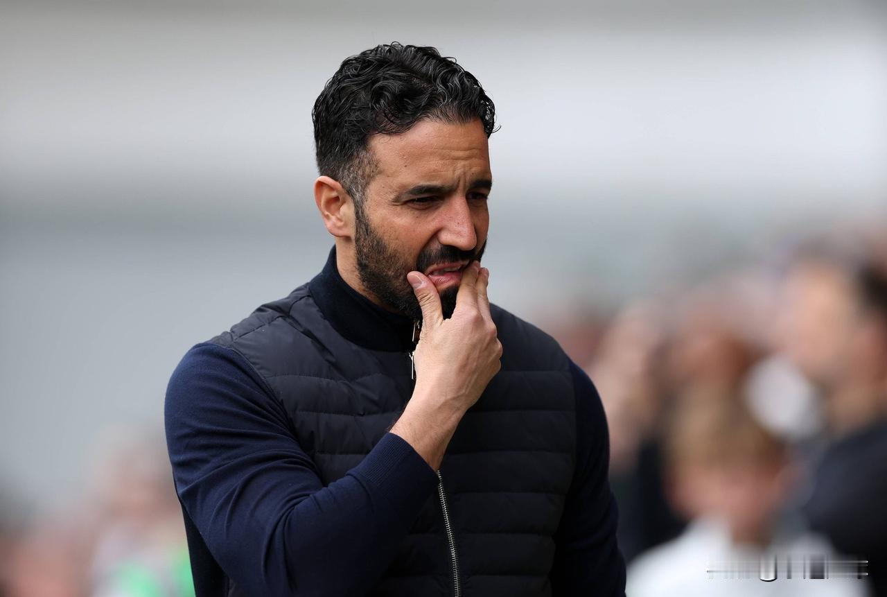 曼联此役终场复盘
  - 这种足球风格不仅沉闷至极，更难以持续。
  - 球队过