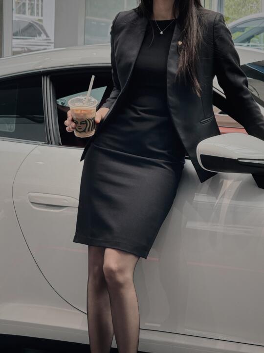 𝐰𝐨𝐫𝐤𝐢𝐧𝐠 𝐨𝐨𝐭𝐝 ：干练