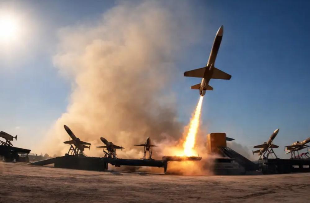 伊朗要求美国投降！

3月11日，据阿尔·马亚丁电视台报道，伊朗提出愿意与美国谈