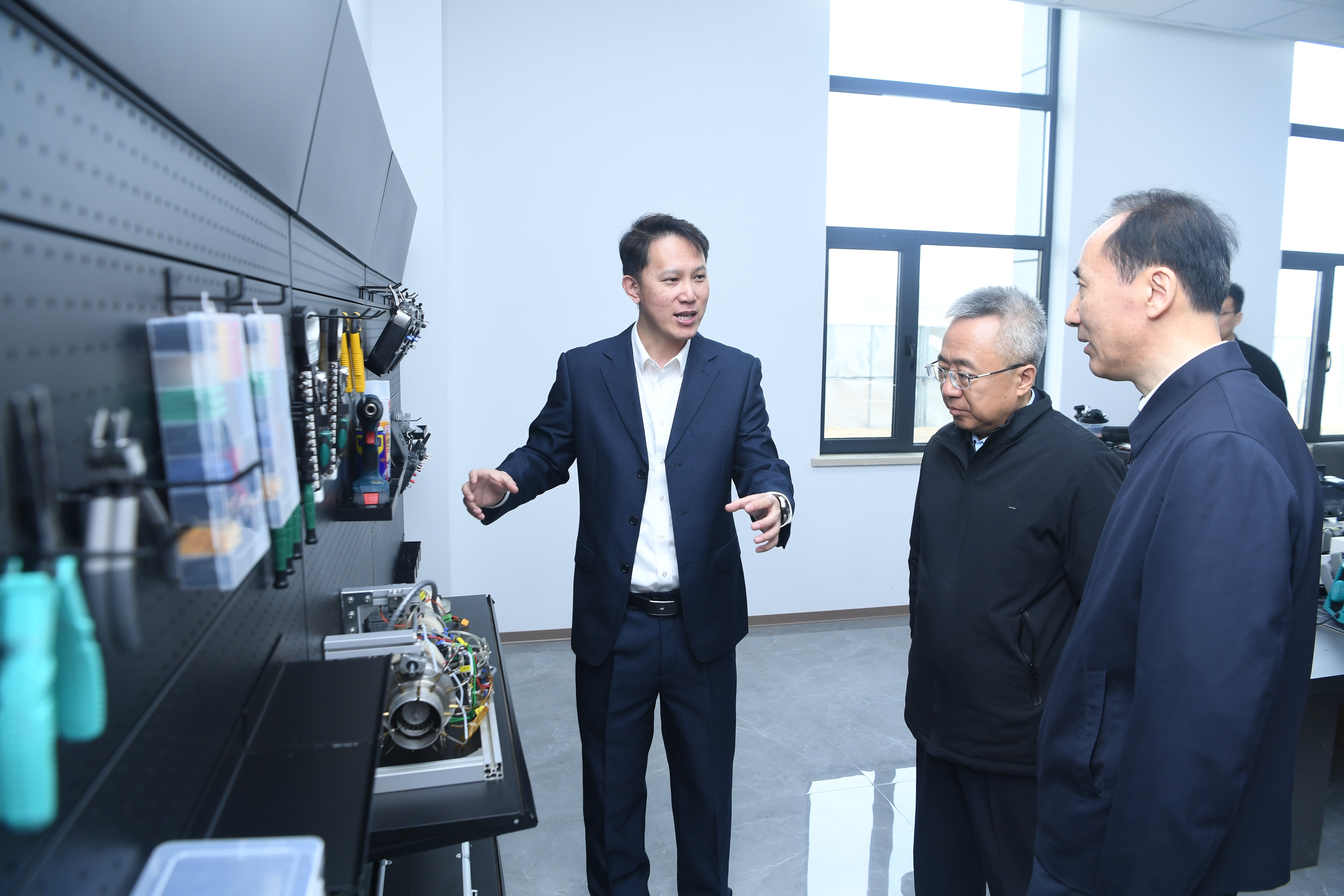 【吉林省首个退役军人低空经济产业孵化园举行揭牌仪式】    3月25日，吉林省在