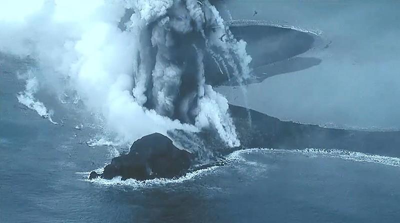 樱岛火山接连喷发浓烟滚滚，网友纷纷发问：富士山呢？
当地时间8月31日，日本鹿儿