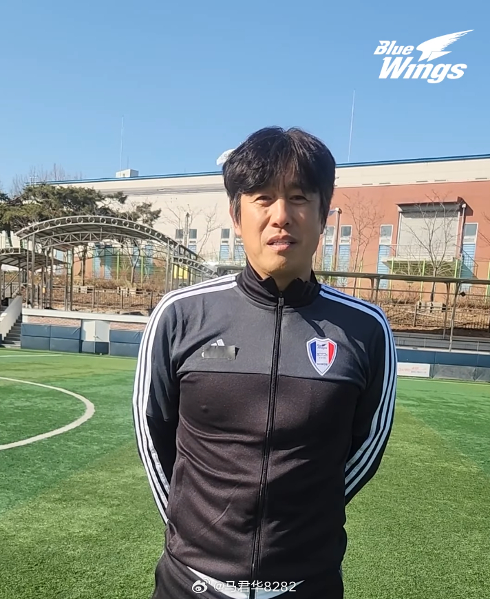 赋闲在家的成都蓉城前主帅徐正源将在4月份代表水原传奇参加比赛，对手是由费迪南德、