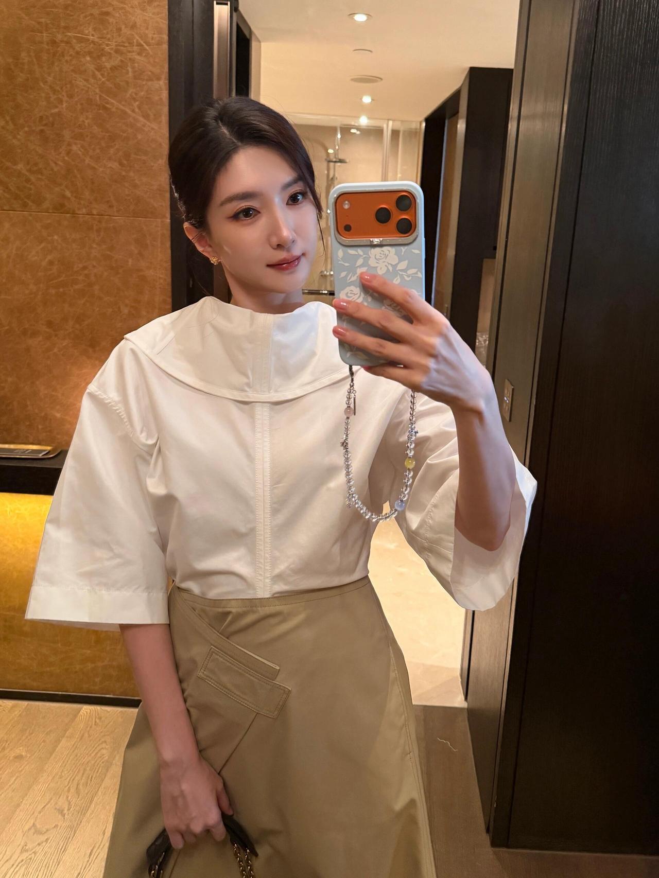 对镜自拍🤳