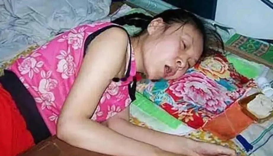 见过装瘫痪的，可没见过这么能装的，一装就是20年。河北曾发生过一件奇事，一女孩1