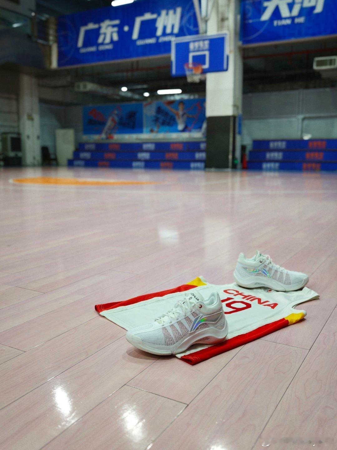 一抹，中国红李宁 驭帅20 - 造极 13beng虽然鞋子本身确实是很在我的审美