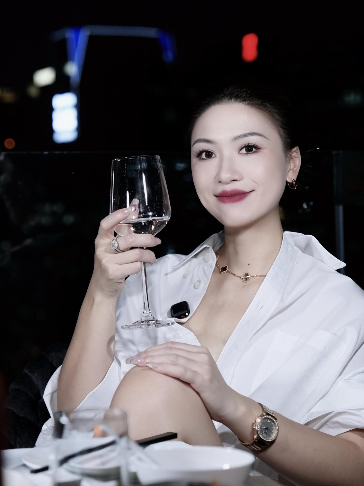 作为一个情感博主，分享我个人会做的，能让紧绷的关系恢复的10种有效方法：
1.找