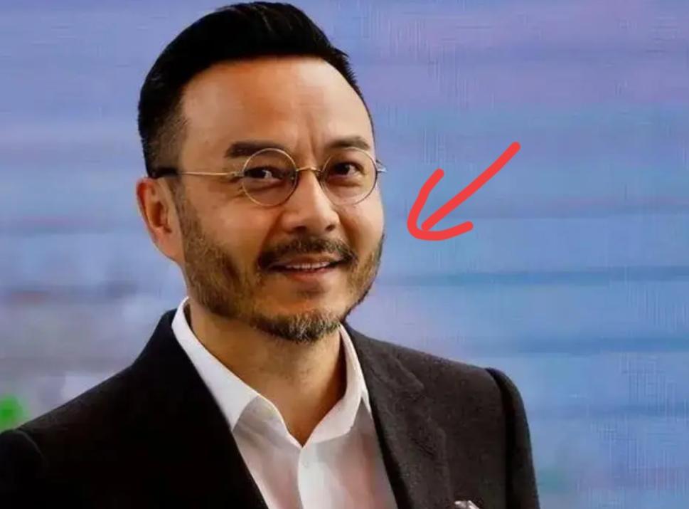 令人担忧！

汪涵嚼槟榔30年

多少年轻人被名人效应带偏了路

最近汪涵又被拍