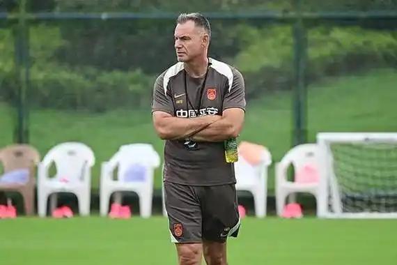 中国女足换帅的瓜，终于有谱了！
 
中国女足主教练位置这回真落地了。
 
先说球