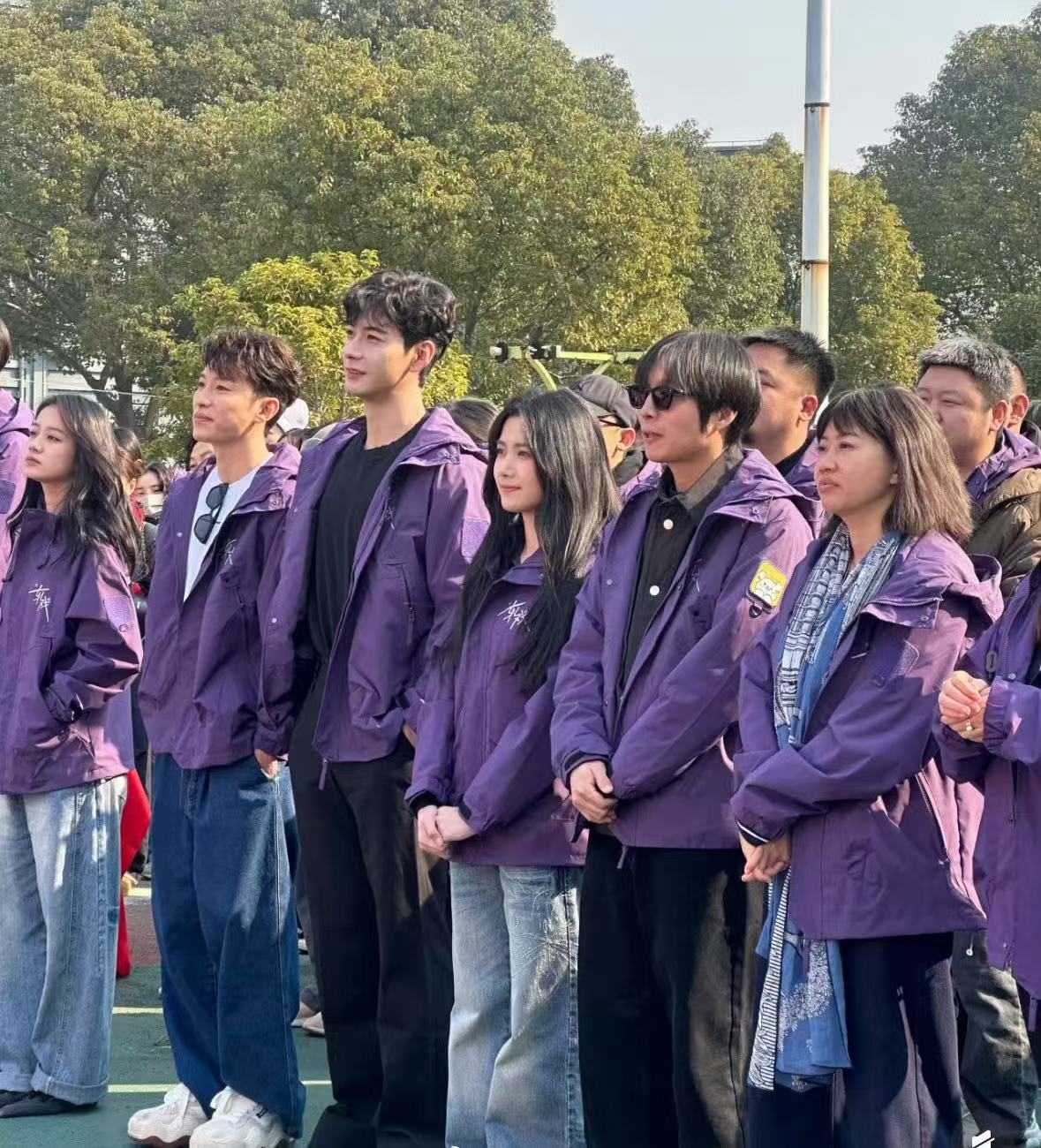 轧戏  陈星旭、卢昱晓新剧《轧戏》开机路透来啦，对于主演阵容你们怎么看？[思考]