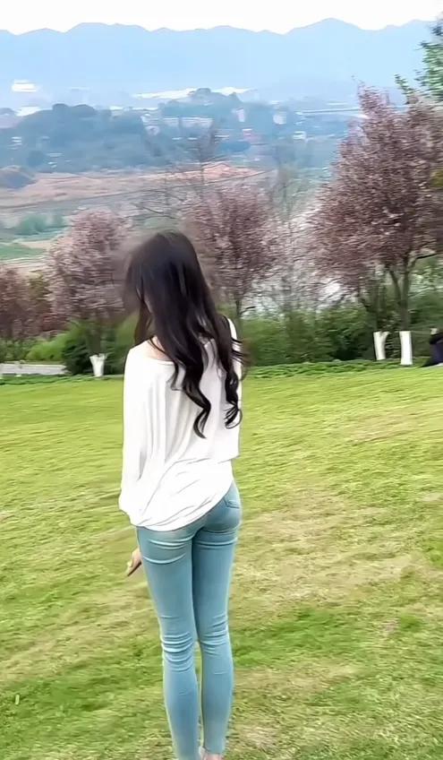 气质美女穿搭分享！你会喜欢这样的穿搭嘛