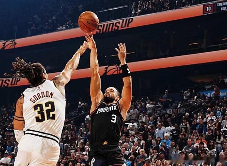 今天是NBA杯的首场较量，太阳坐镇主场迎来了掘金的挑战，本赛季两支球队的表现都不