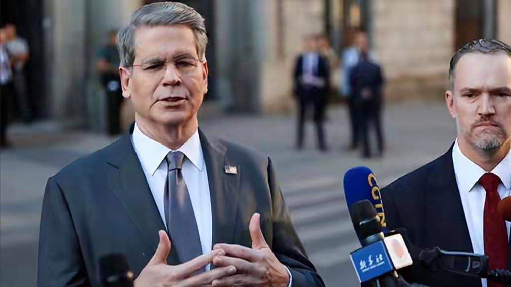 预判了美国的预判！就在美国高调官宣封禁AI芯片第二天，英国媒体就爆出猛料：中国科