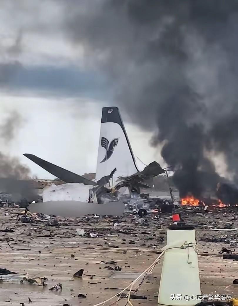 这是伊朗的民航客机，又不是伊朗的轰炸机！近日伊朗航空公司的一架停放在布什尔机场的