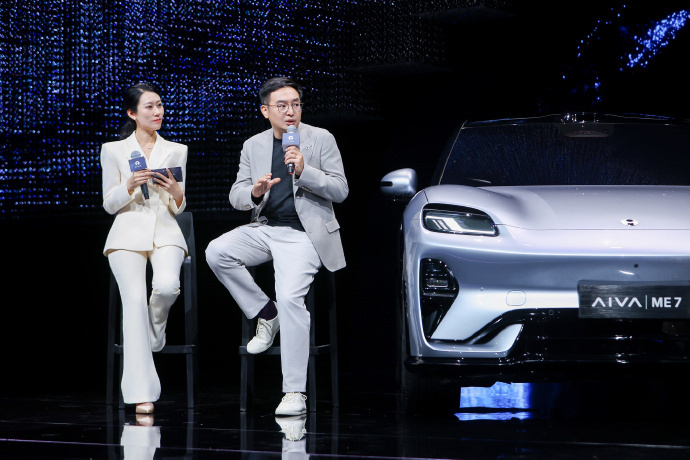 巴黎时装周最有生命感的单品赛豆汽车的AIVA ME7登录巴黎时尚舞台了，虽然巴黎