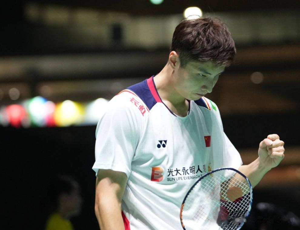 1-2！石宇奇难堪大任，亚运会2连败，再次拖国羽后腿，日本开门红
石宇奇在与西本