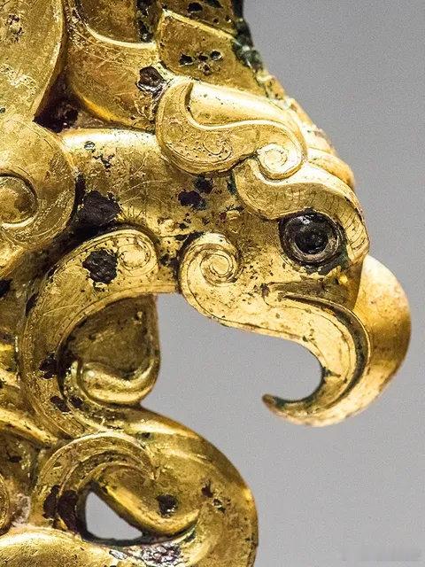 #古人的臂甲刻着动物世界#这是#国宝# 涨见识了！[doge]  ​​​