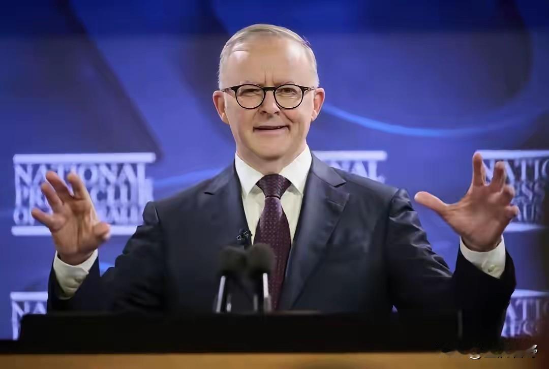 引发争议！
​澳大利亚政府正式宣布了，从2025年12月10日起，16岁以下的未