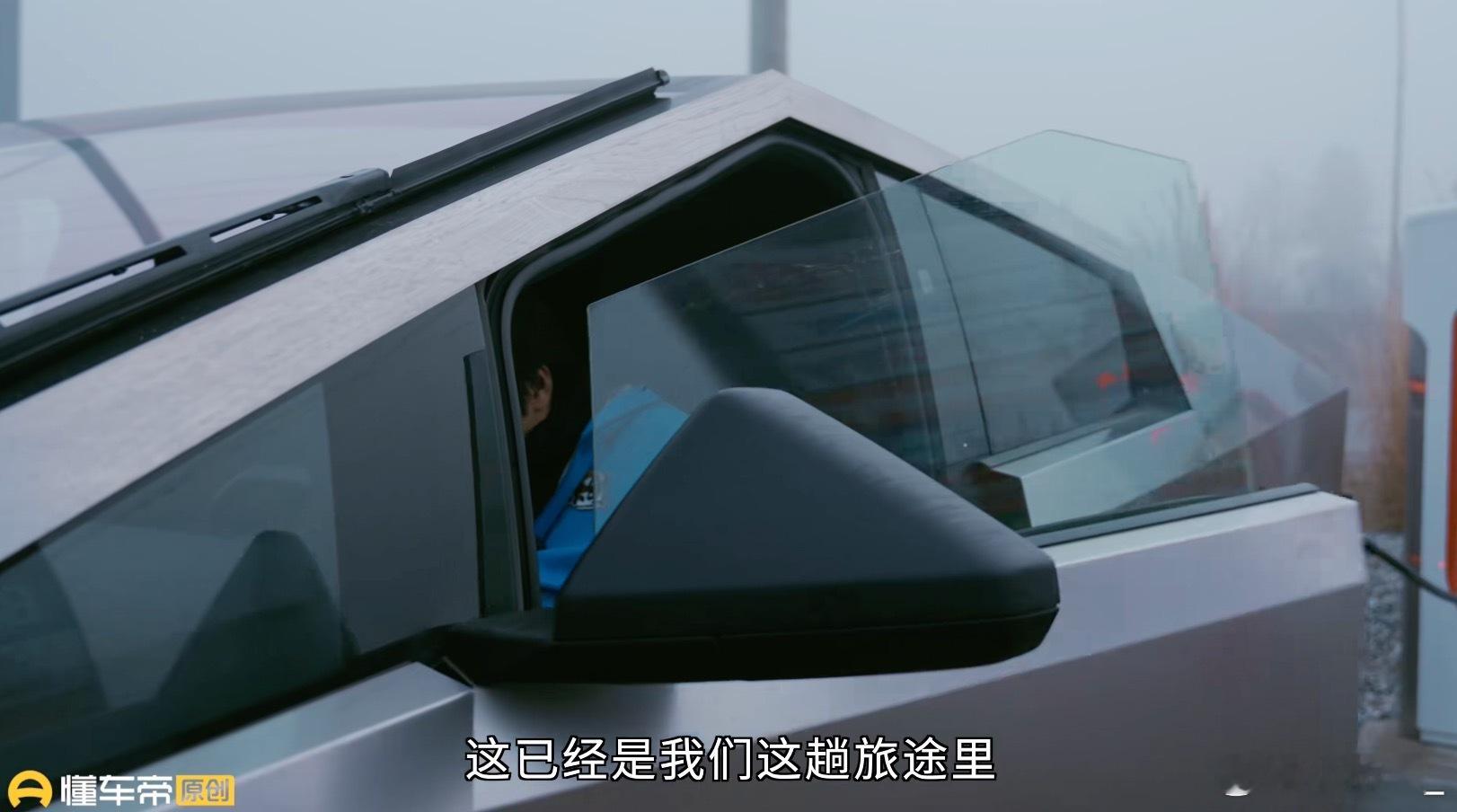 特斯拉在加拿大充电有多难刷到加拿大找桩充电的帖子瞬间共情，来回折腾找转换头也太麻