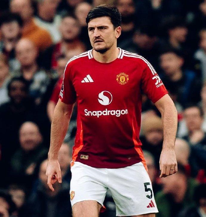 青黄不接的曼联中后卫线

曼联中后卫数据对比
球员   年龄   身高   参考