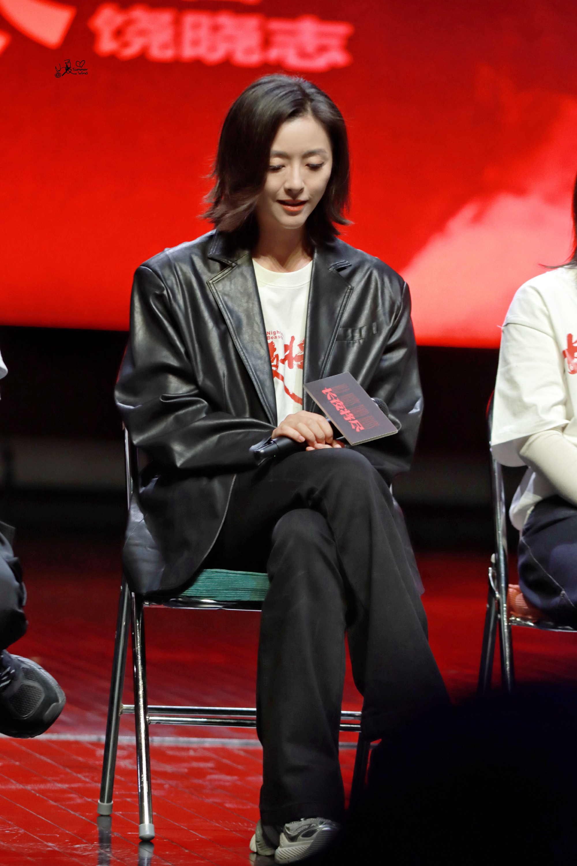 黄小蕾 进来头一波都喝大了谁能想到浪姐直播还有“自带酒水”环节？黄小蕾一出场就带