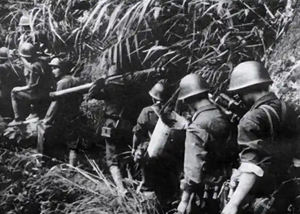 见习参谋因临时多站一班岗，成功击毙15名敌方特工，刷新我军单兵作战历史记录！
