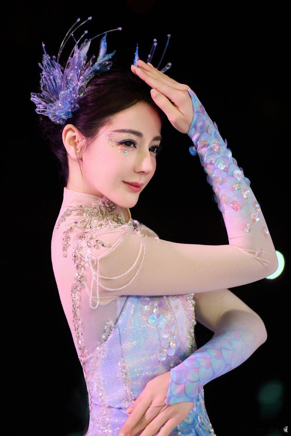 谁给迪丽热巴化的妆这已经不能叫美了只能说这也太仙儿了吧