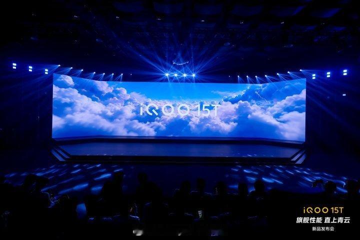 iqoo 强悍性能就选iQOO游戏手机，可以永远相信iQOO。iQOO15T