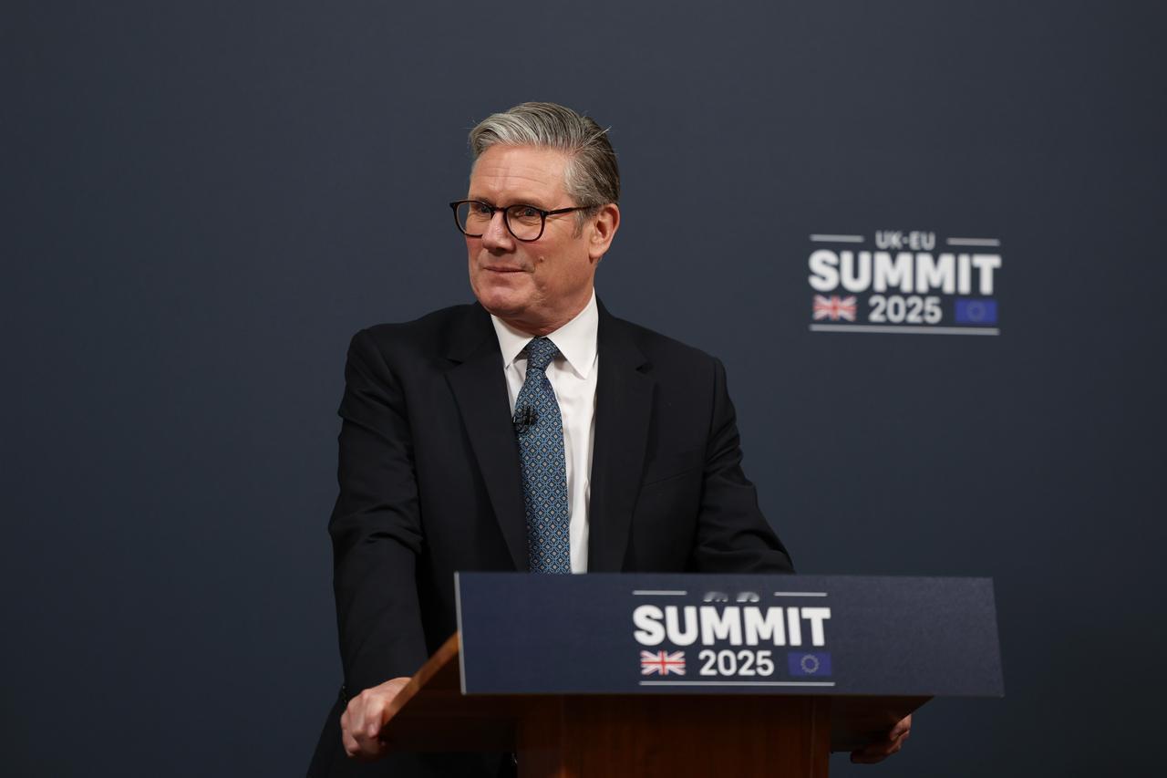 英国首相斯塔默辞职了，辞职就辞职呗，还哭哭啼啼的，说他今后一定要当个好丈夫，好父