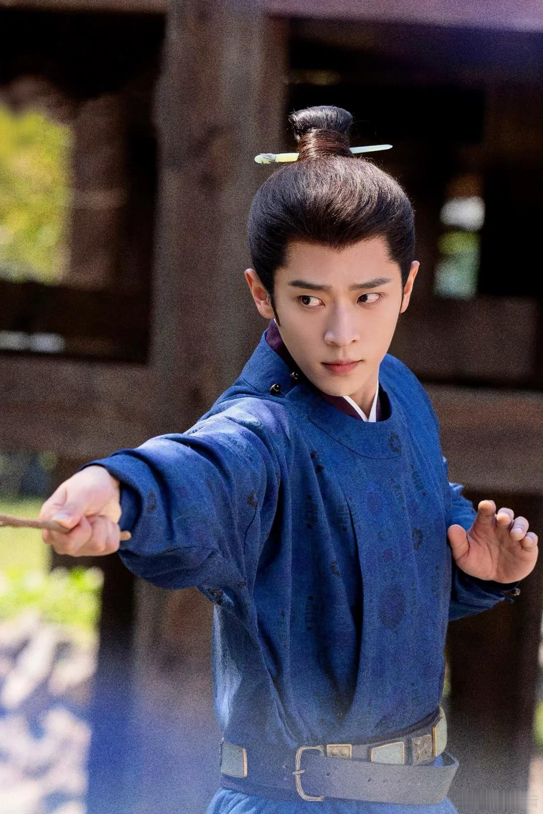 丞磊40秒爆发戏红了眼眶丞磊这小子简直也太会演了，真是隔着屏幕都让我们被他的情绪