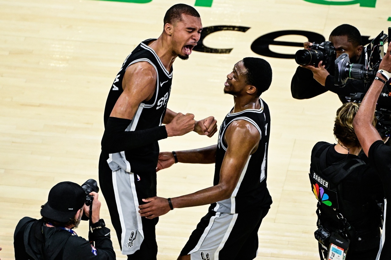 6月11日NBA总决赛G4，马刺106-107不敌尼克斯￼。大比分1-3。在比赛