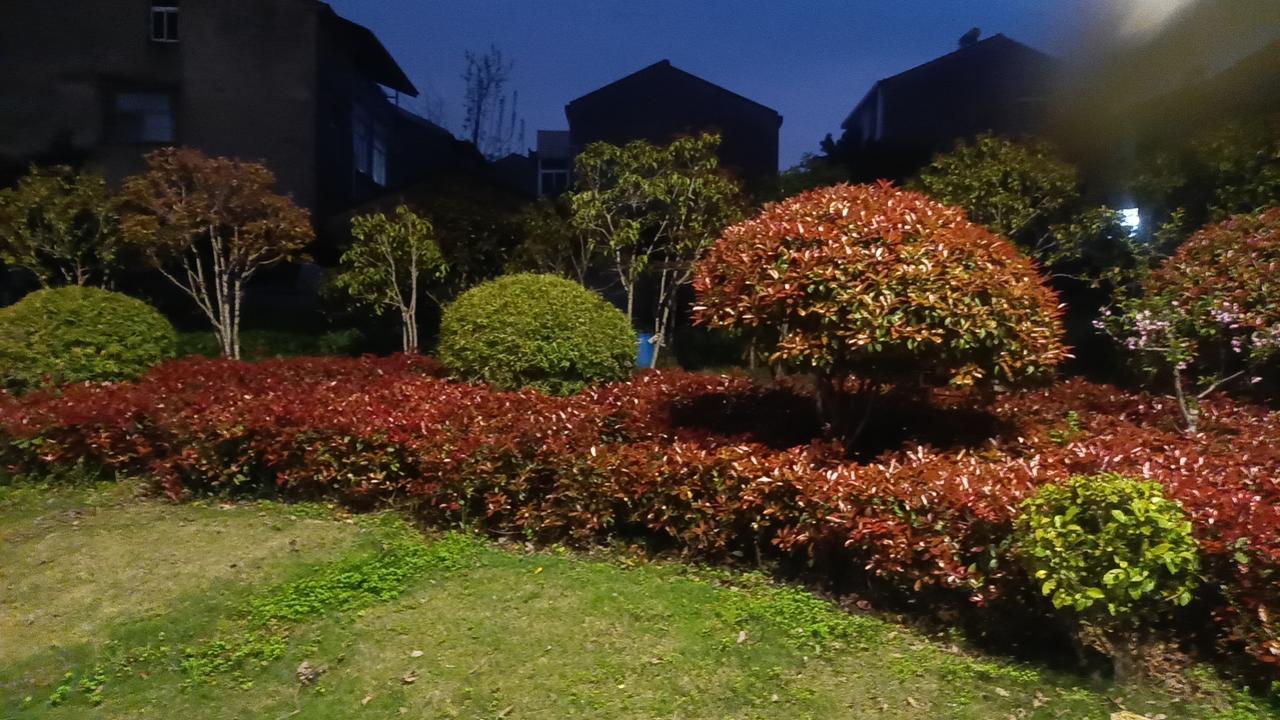 结束一天的忙碌，关掉电脑、放下工作，下班的瞬间，仿佛卸下了满身疲惫。这段独属于自