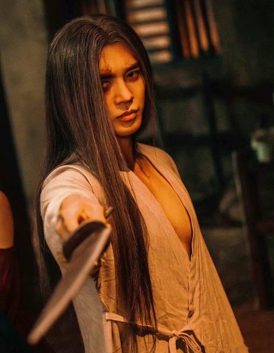 看完电影镖人大家心里都有竖了 江湖再大，记住一个竖！人设带感、戏份惊艳，看完久久