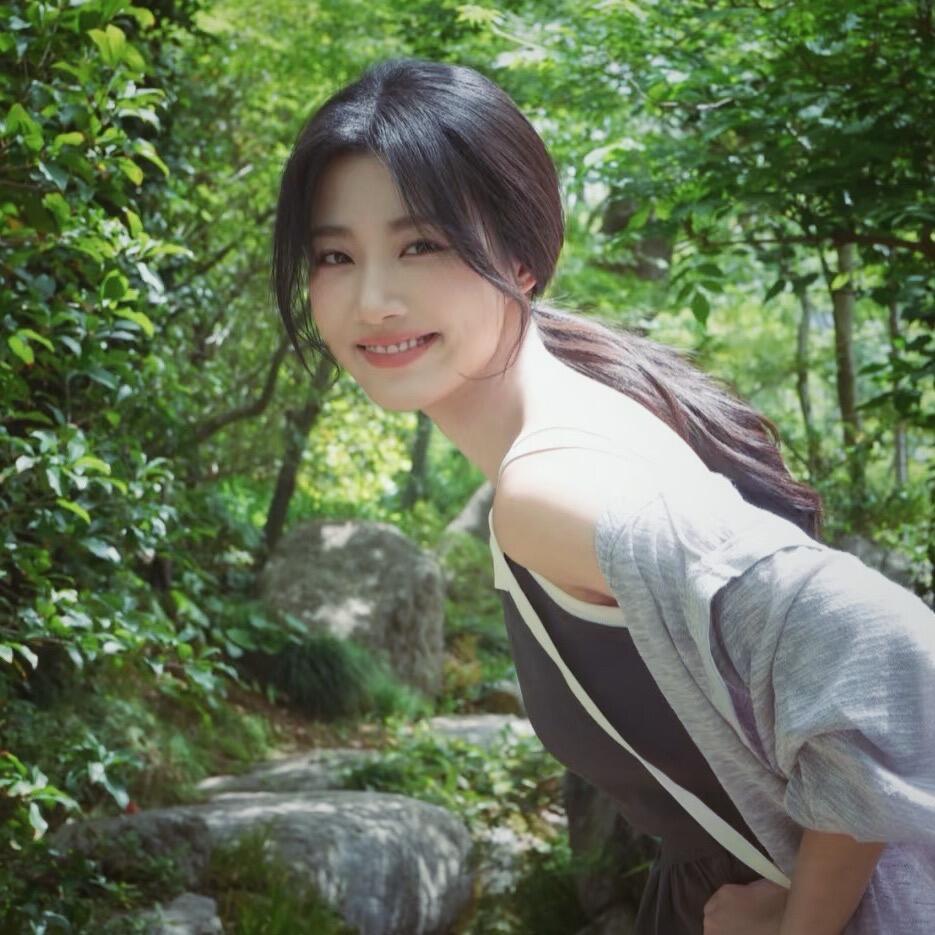 女生头像｜头像分享｜卢昱晓 