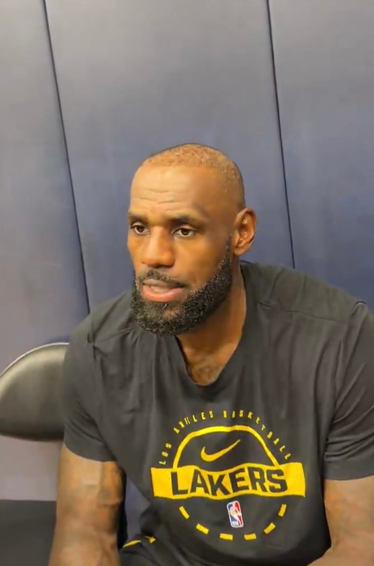 詹姆斯如何应对东契奇的伤缺：“我们需要稍微改变一下心态。我认为，无论谁上场都要提