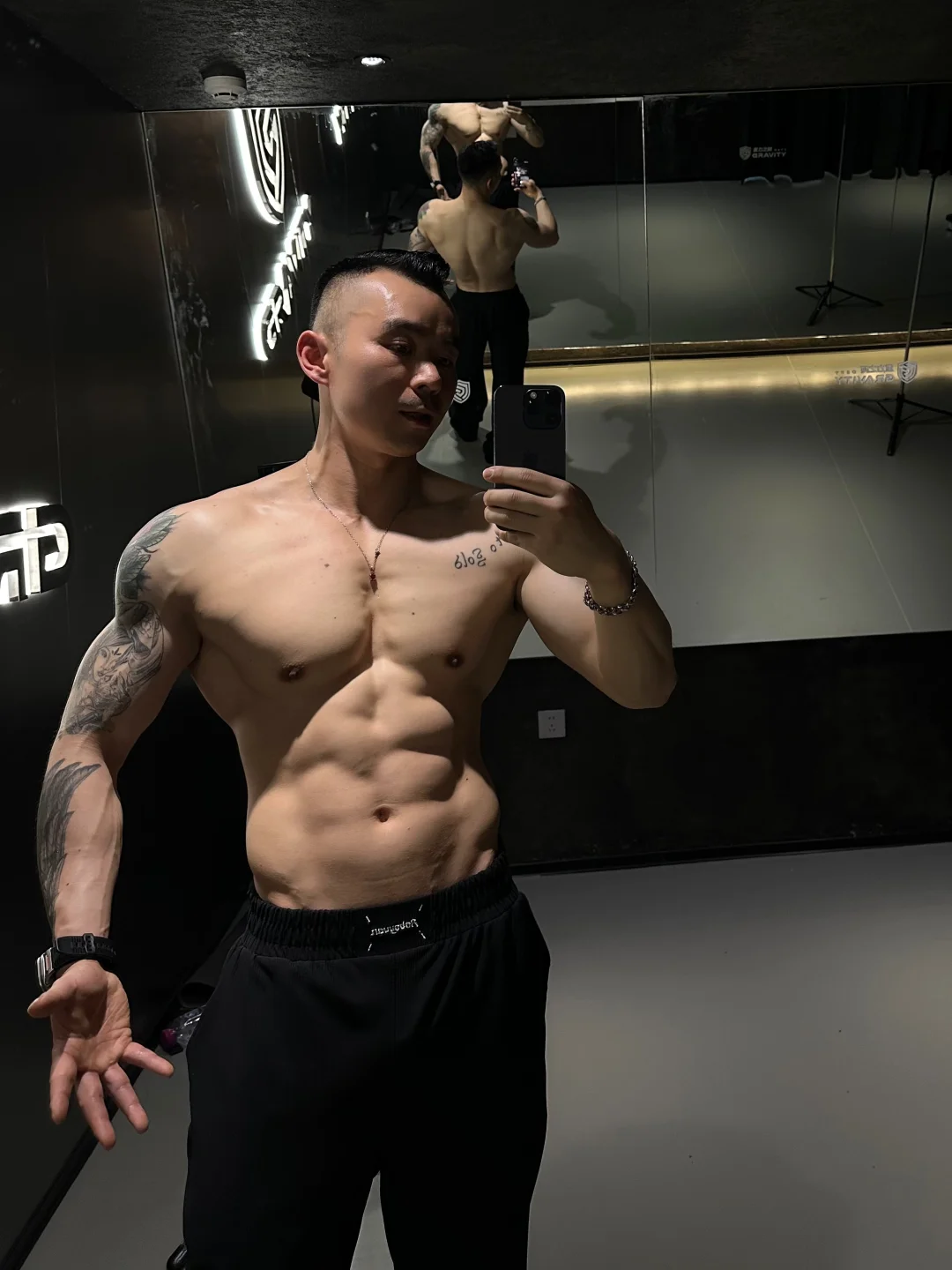 男人就该有恰到好处的身材和情绪