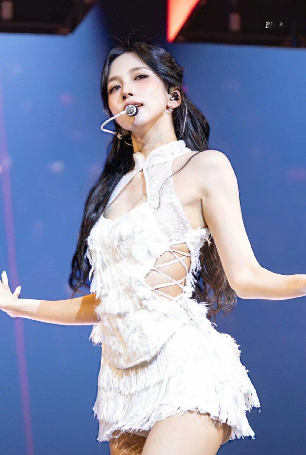 【名井南】跪下 自己捆起来 手背好   ·TWICE维密表演 ​​​