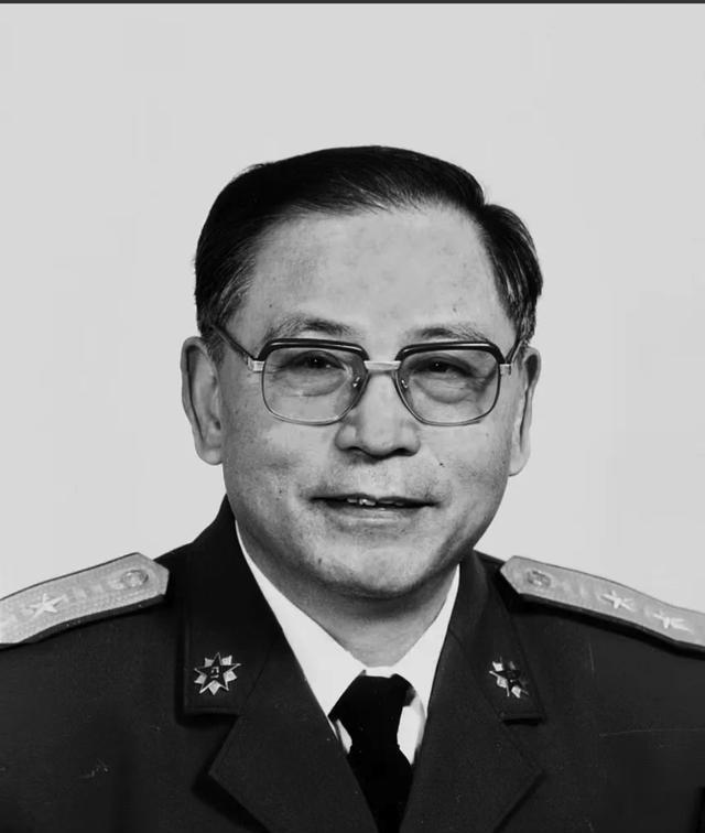 [微风]1950年，粟裕正在汇报工作，门突然被撞开。李克农冲进来，声音发颤：“粟