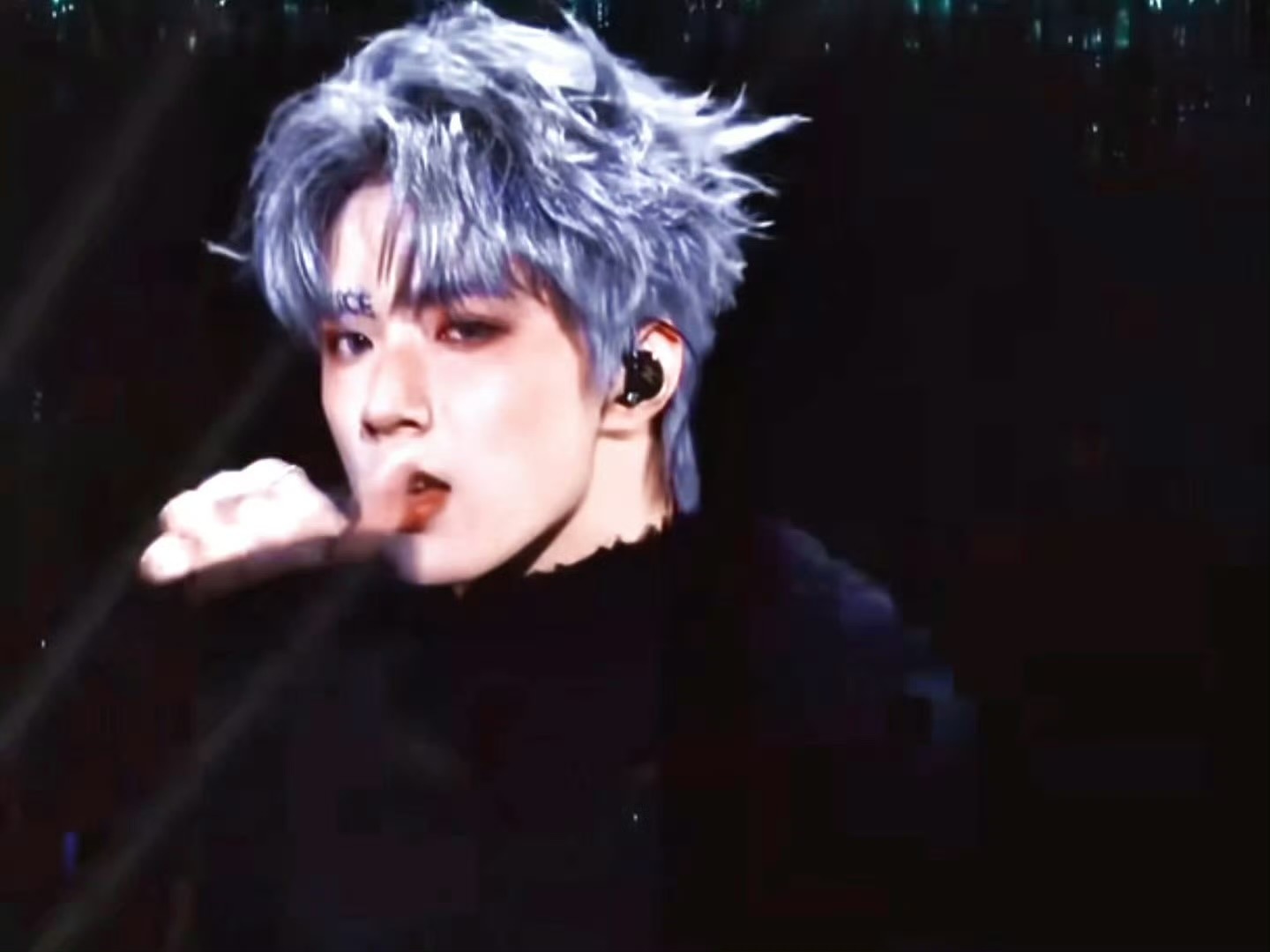 SAUCE造型配上SAUCE舞台 这个刘耀文真是daddy级别的... 