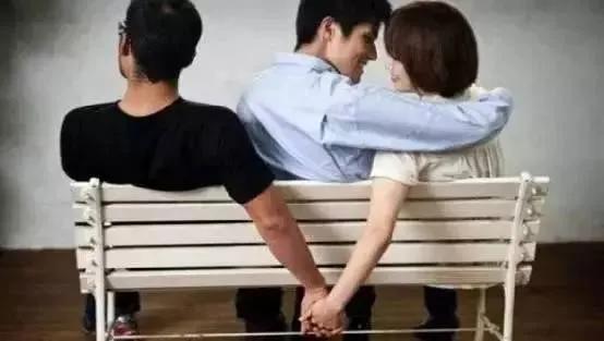 山西晋城，男子发现妻子出轨后，长期携带一把折叠刀，想对妻子情人实施报复，后男子因