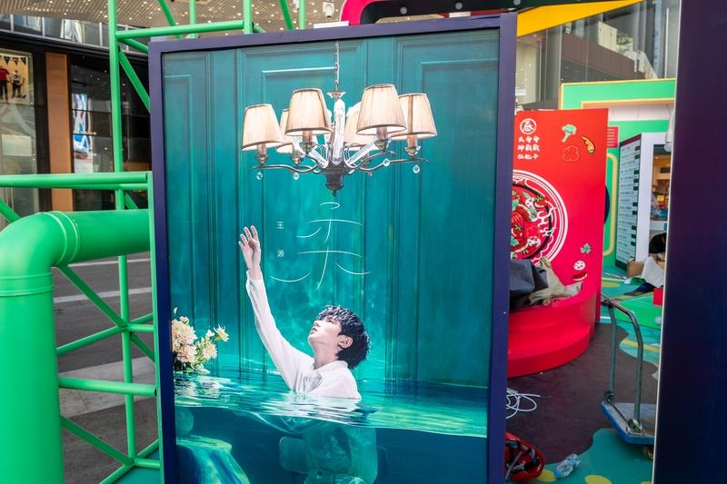 过年集卡领红包真是每年的保留节目！像TME春节红包活动，和王源合作，从现在到2月